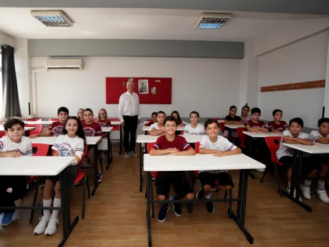 İkiz öğrencilerin buluşma noktası: Bu okuldan 212 ikiz mezun oldu - fotoğraf 1