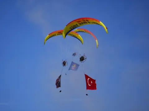 TEKNOFEST Güneydoğu ilk gün hava gösterileriyle başladı - fotoğraf 1