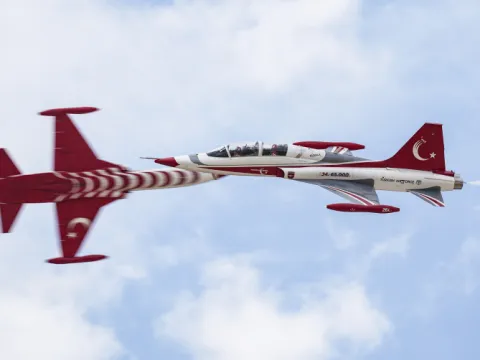 Türk Yıldızları'nın nefes kesen gösterisi TEKNOFEST Güneydoğu'da - fotoğraf 1