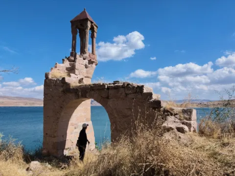 Terk edilen köyündeki camiye 23 yıldır gönüllü olarak gözü gibi bakıyor - fotoğraf 2