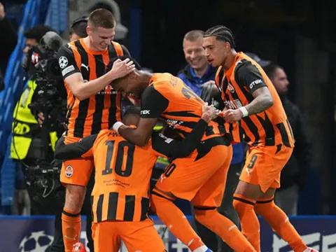 Shakhtar Donetsk 3-1 AEK (UEFA Şampiyonlar Ligi) Arda Turan... - fotoğraf 3
