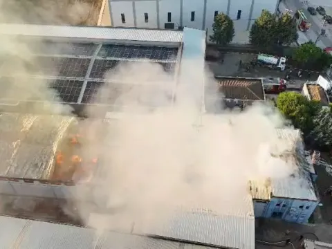 Bursa'da fabrika yangını... 30 itfaiye aracı ve tankerle müdahale edildi - fotoğraf 5