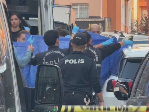 İstanbul'da kanlı saldırı: Park halindeki cipe kurşun yağdırdılar! - fotoğraf 1