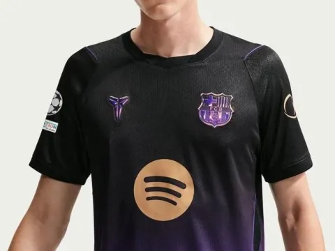 Barcelona, Galatasaray maçında Kobe Bryant ilhamlı siyah-mor formayı giyecek - fotoğraf 1