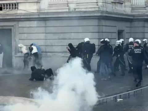 Dört ülke, tek öfke: Sokaklar doldu! Ortak kriz ne? - fotoğraf 1