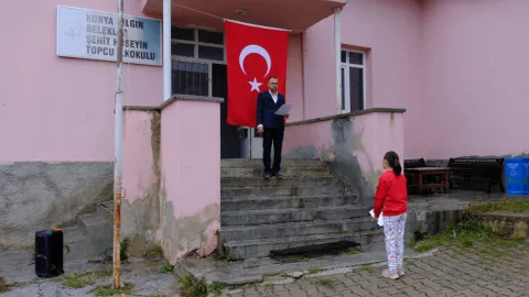 1 öğretmen ve 1 öğrencili okulda duygulandıran 29 Ekim töreni!