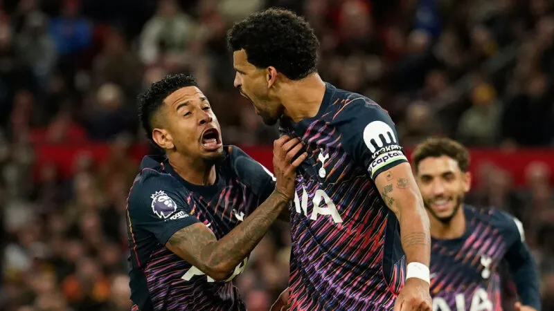 10 kişi Tottenham, Old Trafford'ta puanı aldı!