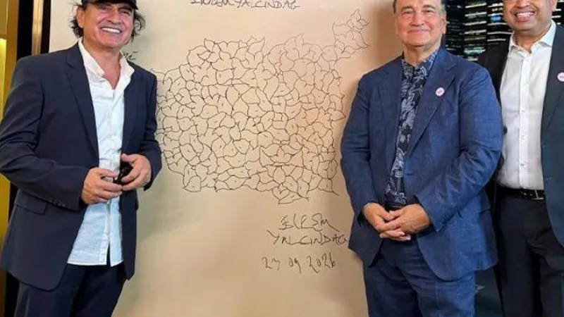 100’üncü yıla özel sanat koleksiyonlu kutlama