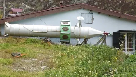 15 yıldır  uyguluyorlar: Her kış gelmeden minareyi yere yatırıyorlar