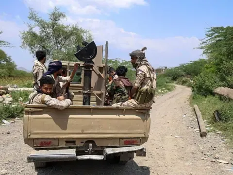 Yemen hükümeti, toprakları geri almak için Husilere karşı savaş başlattı - fotoğraf 1