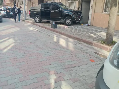 Park ederken facia yaşandı: 'Gel gel' diyen sevgilisini ezdi - fotoğraf 4