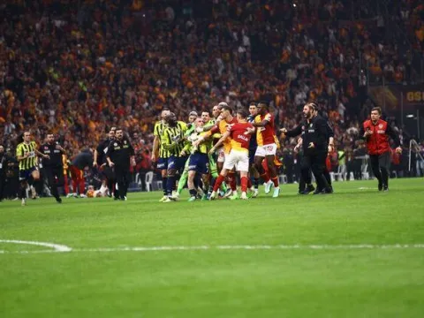 Derbi sonrası saha karıştı! - fotoğraf 3