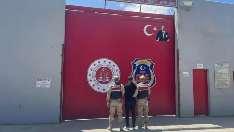 25 YILA HÜKÜMLÜ ŞAHIS JANDARMAYA TAKILDI