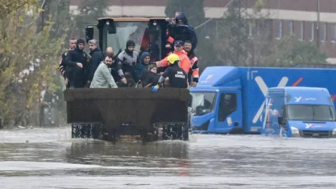 26 il için yağış uyarısı: Bakan'dan evden çıkmayın çağrısı