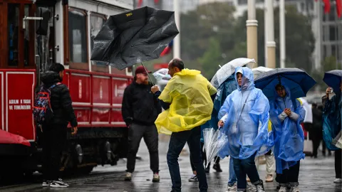 26 sarı, 4 turuncu uyarı! Şiddetli yağışlarla sel tehlikesi
