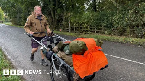 28 yıldır yürüyen Karl Bushby, 58 bin km yol kat ettikten sonra evine döndü