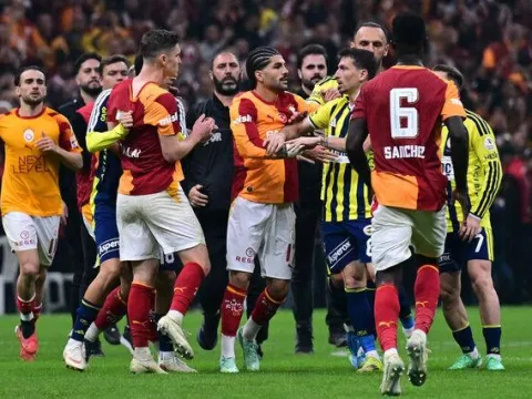 Buruk ilk kez derbide Kartal'ı yendi - fotoğraf 3