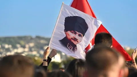 29 EKİM HANGİ GÜNE DENK GELİYOR, TATİL Mİ? 28 Ekim Yarım Gün Mü? 29 Ekim'de Bankalar, Noterler ve Kamu Kurumları Açık Mı?