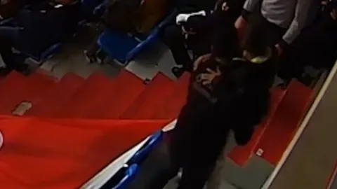 29 Ekim töreninde örnek davranış