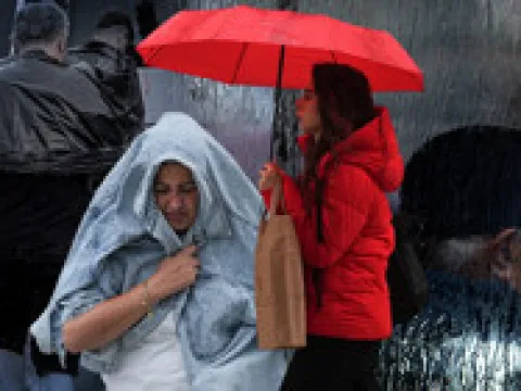 Çeşme’de şiddetli yağış | Hayat felç oldu, arabalar suya gömüldü - fotoğraf 3