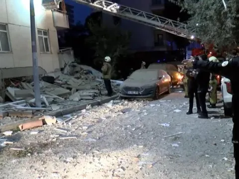SON DAKİKA! Maltepe'de 6 katlı binanın alttaki iki katı çöktü - fotoğraf 1