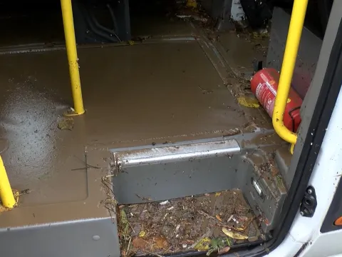 Tuzla’da sağanak felaketi: 4 araç sular altında kaldı, 41 personel tahliye edildi - fotoğraf 1