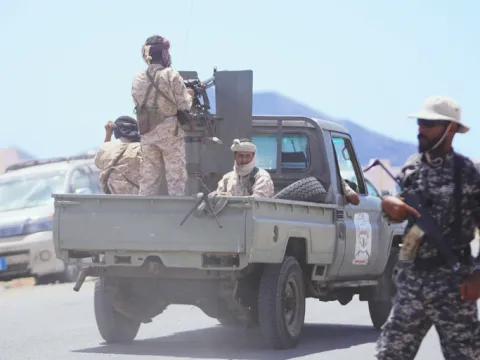 Husilerden Riyad'a balistik füze saldırısı: Aden Havalimanı'nda yolcular tahliye edildi - fotoğraf 4