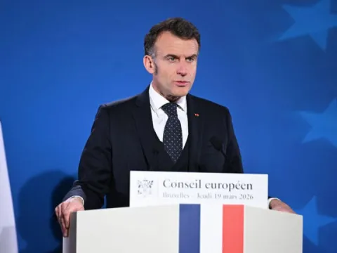 Macron: Cumhuriyeti devirmeye çalışanlar bunun hesabını vermeli - fotoğraf 1