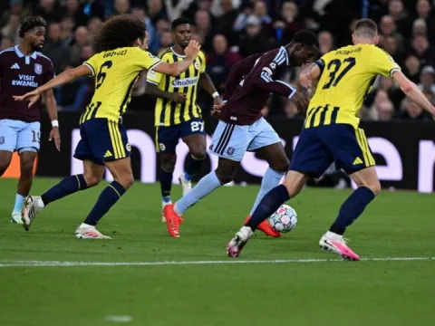Fenerbahçe İngiltere'de ağır yaralı! - fotoğraf 1