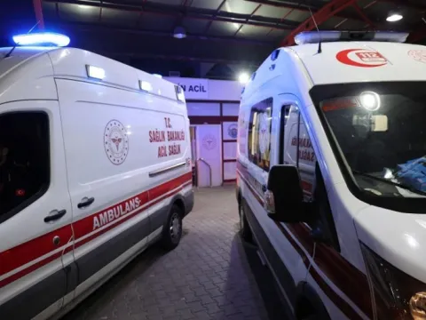 İzmir sahilinde laf atma kavgası: Kulağını ısırarak kopardı - fotoğraf 4