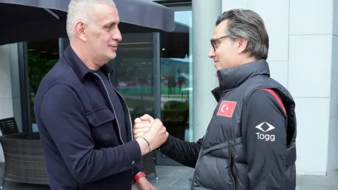 “30 yıllık pisliği bize yıkamazsınız” diyen İbrahim Hacıosmanoğlu koltuğunu korudu! Kendisi kaldı Montella’nın kellesini verdi