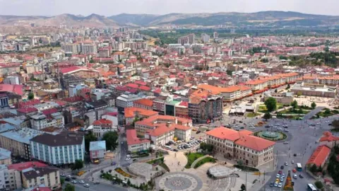 32 yıldır dünyayı yürüyerek gezdi: Sivas'a gelince şaşkına döndü 'Böyle bir şey görmedim'