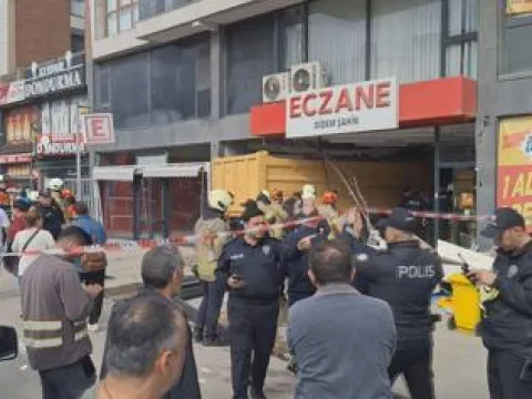 Son Dakika Haberi: Van'da TIR ile yolcu minibüsü çarpıştı: Yaralılar var - fotoğraf 1