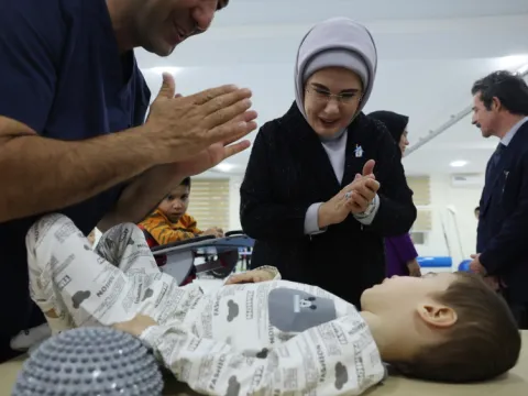 Emine Erdoğan, Özbekistan'da rehabilitasyon merkezi ve okul öncesi eğitim kurumunun açılışına katıldı - fotoğraf 2