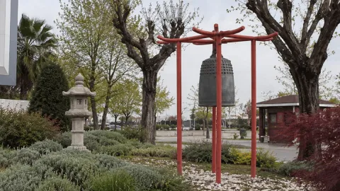 37 yıllık tarihi 'Japon Barış Çanı'nı çalıp hurdacıya satmışlar!