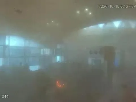 Riyad'daki havalimanına saldırı anı kamerada - fotoğraf 1