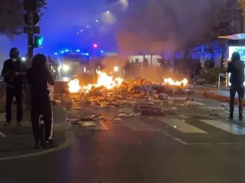 Ünlü Fransız komedyen Olivie Giraud CNN TÜRK'te… Fransa’daki olaylara ne diyor? - fotoğraf 3