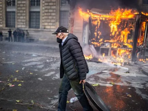 Fransa'da sarı yelekliler eylemde - fotoğraf 2