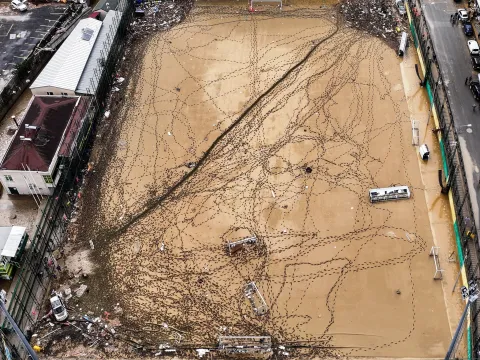 İstanbul'daki sel felaketinde kullanılamaz hale gelmişti! Atatürk Ayazağa Stadı yıkılıyor - fotoğraf 1