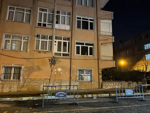 Eyüpsultan’da 5 katlı riskli bina tahliye edilerek mühürlendi - fotoğraf 3