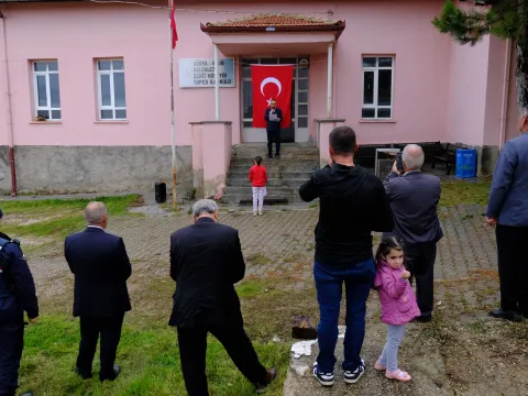 Cumhuriyet Bayramı'nı iki kişi kutladılar: Öğretmenin sözleri duygulandırdı - fotoğraf 3