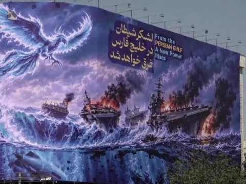 “Çaresiz ve aciz” | Tahran'da savaşın dili değişti: Billboardlar konuşuyor Trump'a ne anlatıldı? - fotoğraf 2