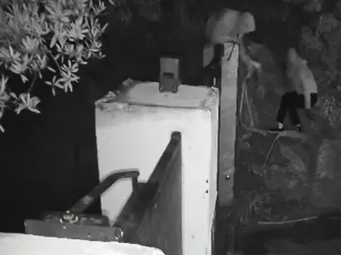 Korkulan oldu! Yağmacılar zenginlerin villalarına girmeye başladı - fotoğraf 3