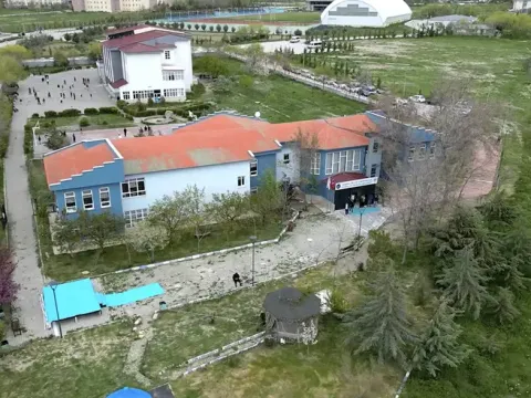 Örnek sigara yasağı uygulaması başladı: Yere beyaz çizgiler çekildi - fotoğraf 1