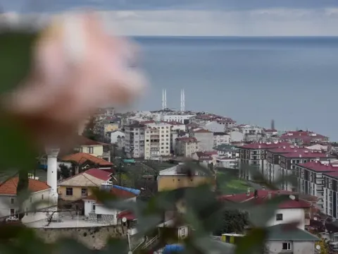 Sıcaklık düşüyor, kuvvetli sağanak geliyor. İstanbul'da akşam saatlerine dikkat - fotoğraf 1
