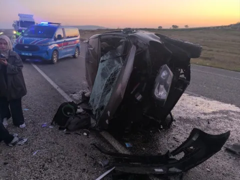 Ankara'da iki otomobil çarpıştı: 3 ölü, 5 yaralı - fotoğraf 1