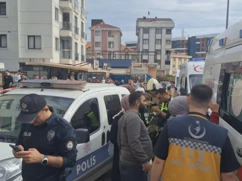 Son Dakika! Pendik'te kamyon eczaneye kaldı: Yaralılar var - fotoğraf 2