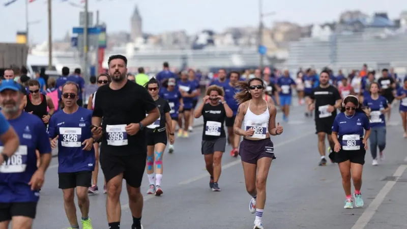 5 bin 500 sporcu İstanbul'u koştu