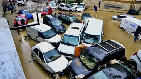 5 il için turuncu kodlu, 36 il için sarı kodlu uyarı! Bakan Kurum: Kuvvetli yağışlar devam edecek