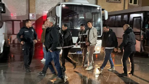 5 ildeki yasa dışı bahis operasyonunda 62 tutuklama! Hesaplarında 14 milyar lira işlem hacmi belirlendi